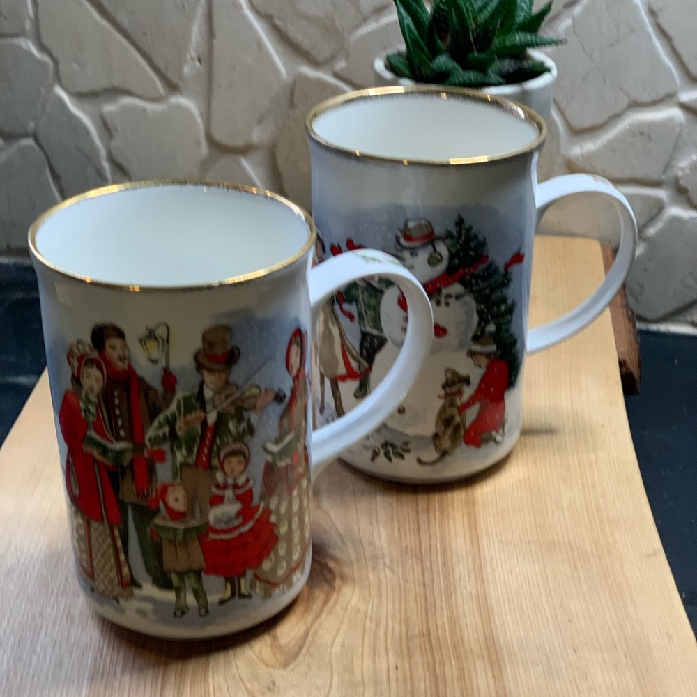 ST. GEORGES | Set of 2 | Vintage Christmas Theme Fine Bone China Mugs
